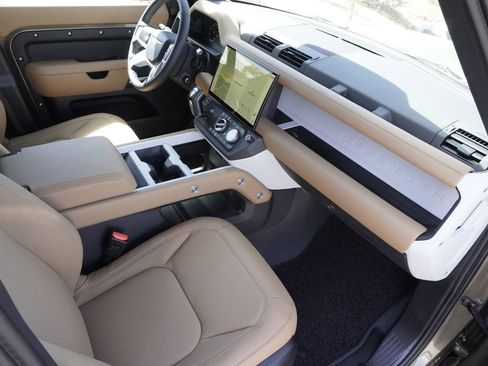 New 2026 Land Rover Defender 110 X-Dynamic SE AWD/4WD image 22