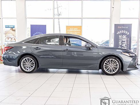 Used 2019 Toyota Avalon Limited w/ Advanced Safety Package FWD image 9