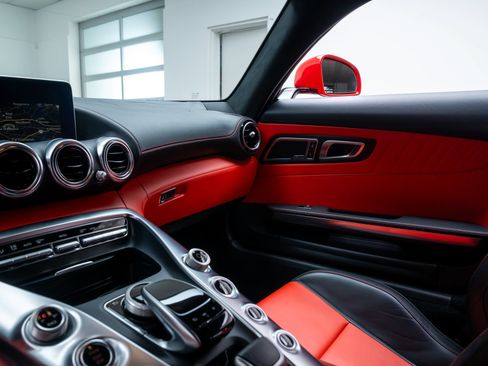 Used 2017 Mercedes-Benz AMG GT S w/ Exclusive Interior Package image 15