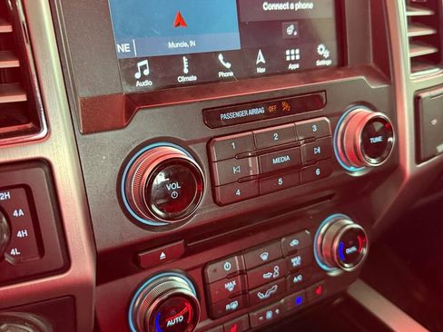 Used 2017 Ford F150 Platinum w/ Equipment Group 701A Luxury image 11