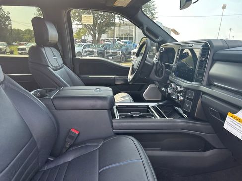 New 2025 Ford F250 Platinum w/ FX4 Off-Road Package image 31