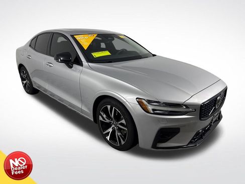 Used 2025 Volvo S60 B5 Core FWD image 1