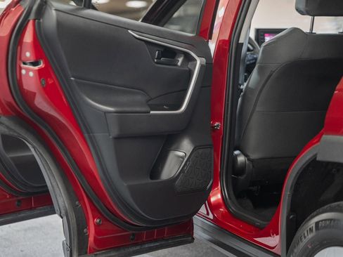 Used 2021 Toyota RAV4 LE image 38