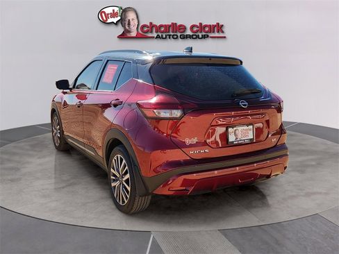 Used 2023 Nissan Kicks SR image 3