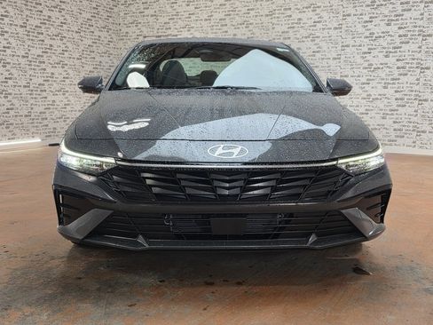 New 2025 Hyundai Elantra Limited image 3