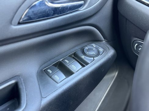 Used 2022 Chevrolet Equinox RS w/ RS Leather Package image 16