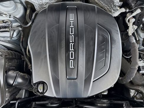 Used 2020 Porsche Macan image 32