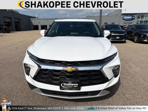 Used 2025 Chevrolet Blazer LT AWD/4WD image 2