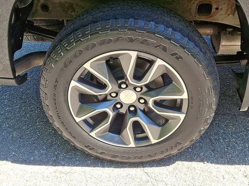Used 2022 Chevrolet Silverado 1500 LT AWD/4WD image 10
