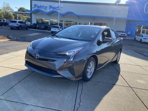 Used 2018 Toyota Prius Four image 4