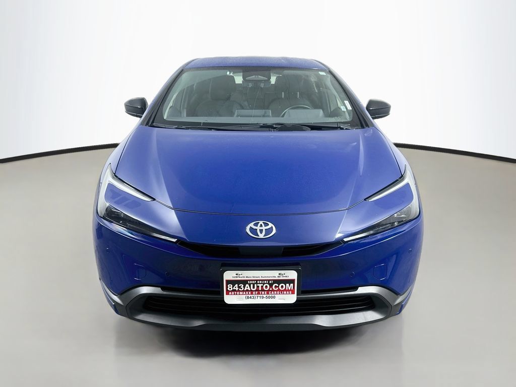 Used 2025 Toyota Prius LE FWD image 2