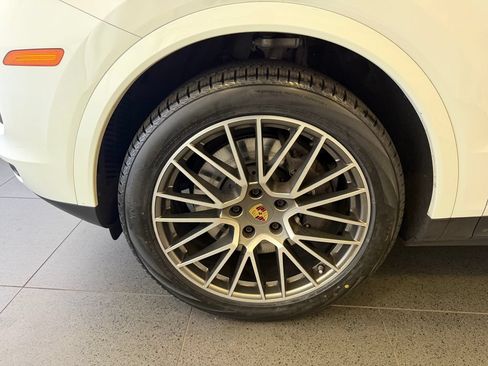 Certified 2023 Porsche Cayenne Platinum Edition AWD/4WD image 10