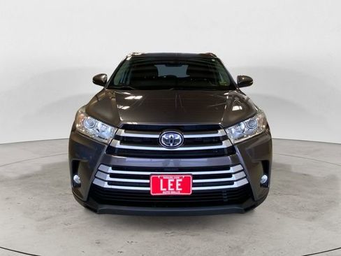 Used 2019 Toyota Highlander SE image 9
