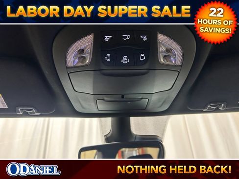 Used 2025 Chrysler Pacifica Select FWD image 20