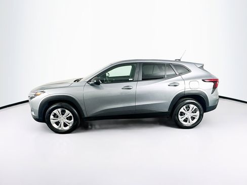 Used 2024 Chevrolet Trax LS w/ Driver Confidence Package FWD image 4