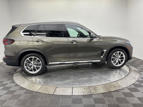 New 2026 BMW X5 xDrive40i w/ Climate Comfort Package image 17
