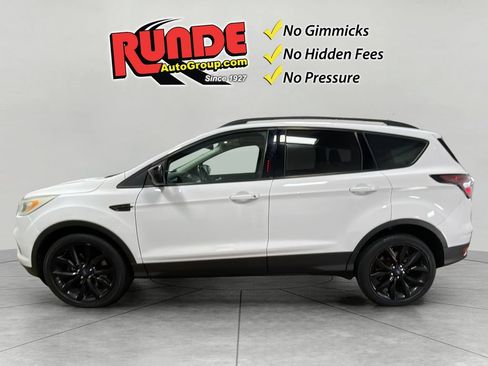 Used 2018 Ford Escape SE w/ SE Sport Appearance Package AWD/4WD image 3