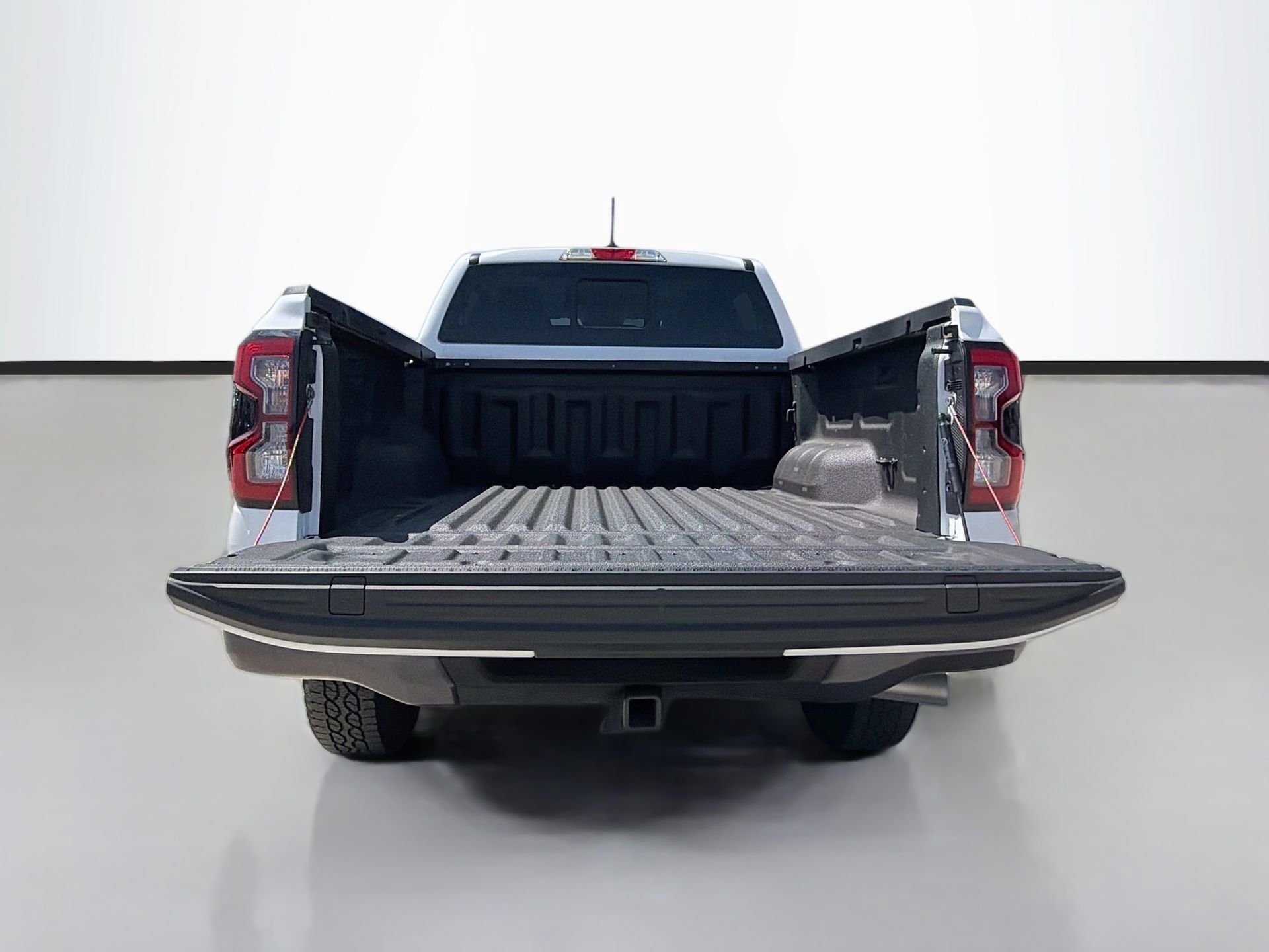 Used 2025 Ford Ranger XLT w/ Trailer Tow Package RWD image 25