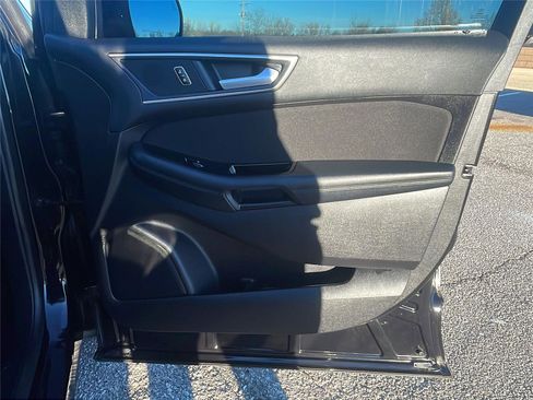 Used 2019 Ford Edge SEL image 13