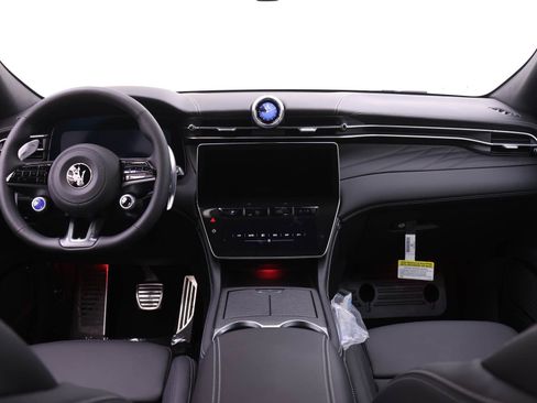 New 2025 Maserati Grecale Modena image 8