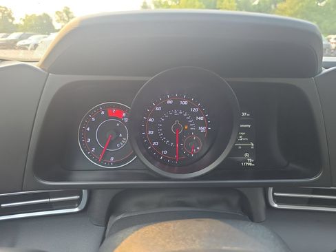 Used 2023 Hyundai Elantra SE FWD image 20