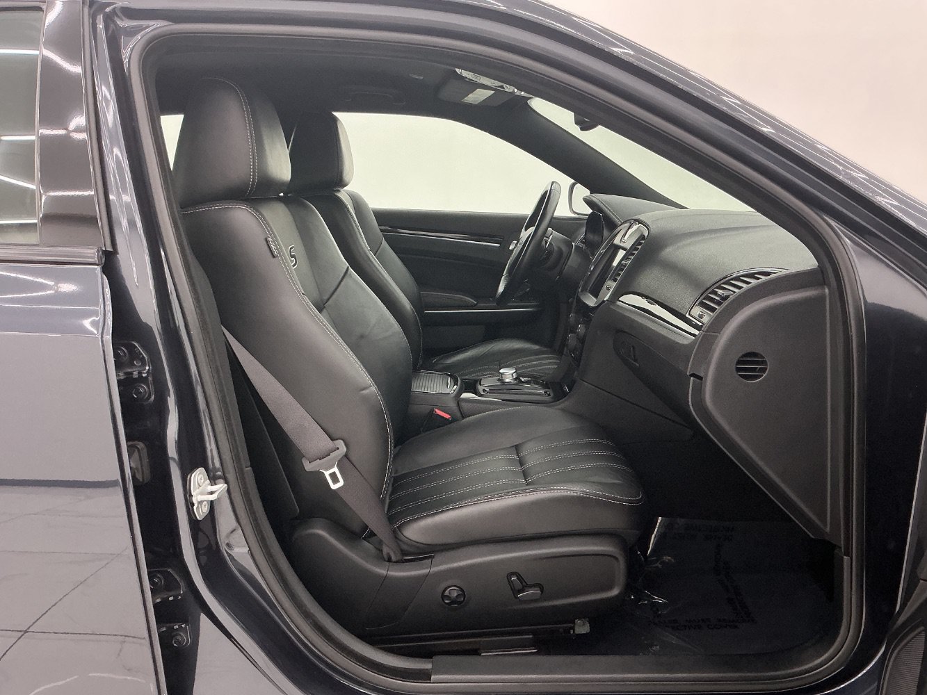 Used 2019 Chrysler 300 S AWD/4WD image 15