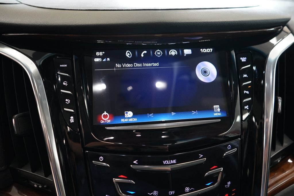 Used 2018 Cadillac Escalade Luxury AWD/4WD image 41