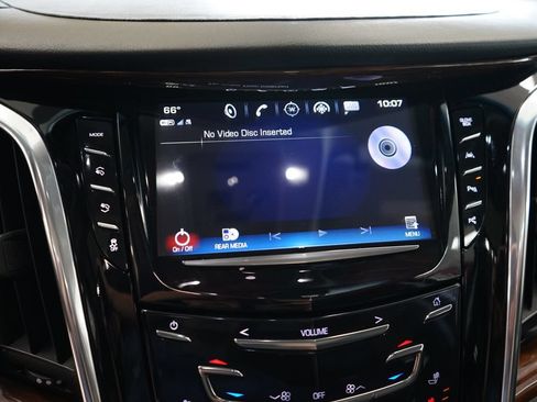Used 2018 Cadillac Escalade Luxury AWD/4WD image 41