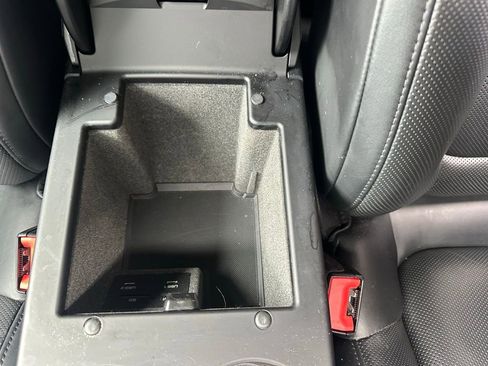 Certified 2023 Porsche Macan AWD/4WD image 28