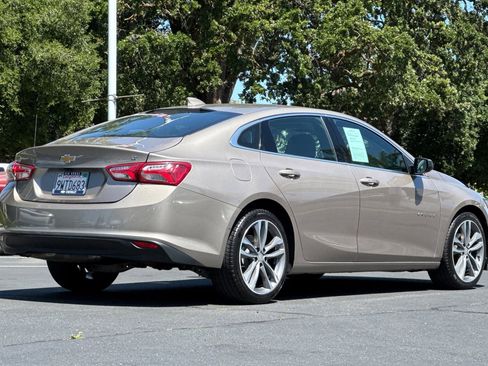 Used 2022 Chevrolet Malibu LT FWD image 3