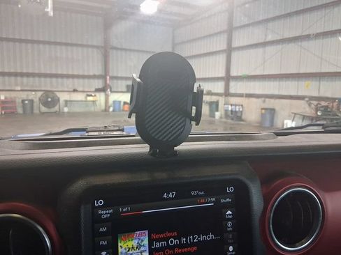 Used 2022 Jeep Gladiator Rubicon w/ LED Lighting Group AWD/4WD image 23