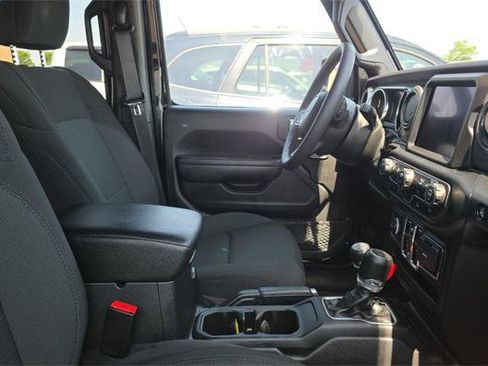 Used 2023 Jeep Wrangler Unlimited w/ Sun & Screen Package AWD/4WD image 11