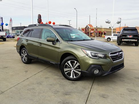 Used 2018 Subaru Outback 2.5i Limited image 2