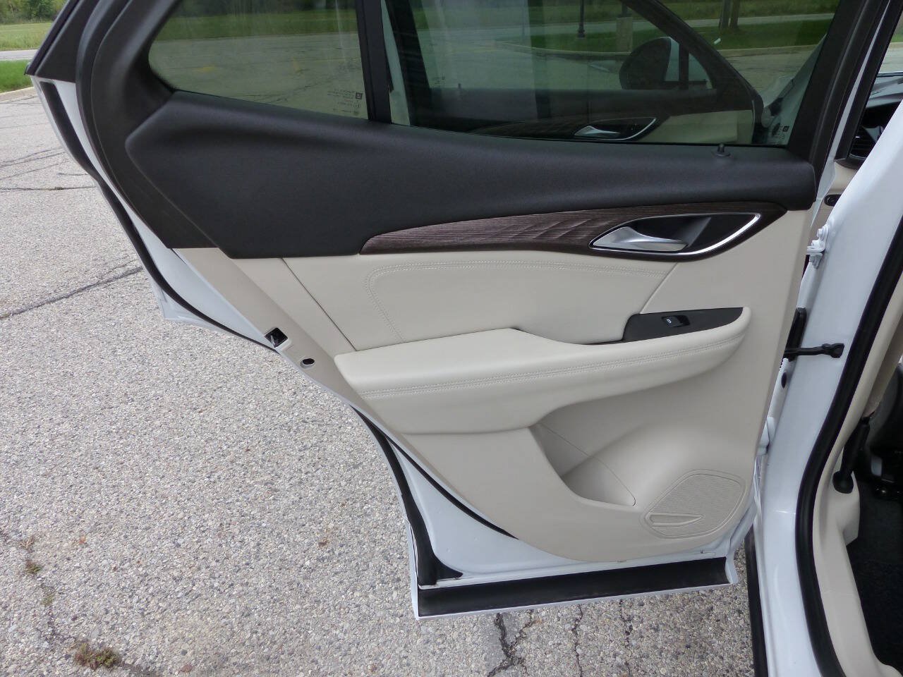Used 2023 Buick Envision Avenir AWD/4WD image 43