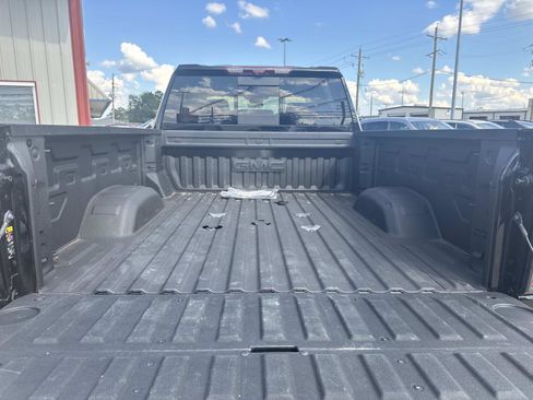 Used 2025 GMC Sierra 2500 AT4 w/ AT4 Premium Plus Package image 8