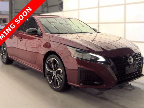 Used 2023 Nissan Altima 2.5 SR AWD/4WD image 3
