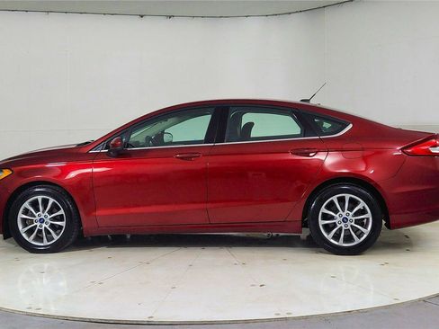 Used 2017 Ford Fusion SE image 4