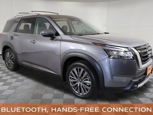 Used 2024 Nissan Pathfinder SL w/ SL Premium Package FWD image 4