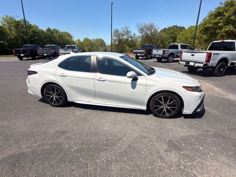 Used 2022 Toyota Camry SE image 15
