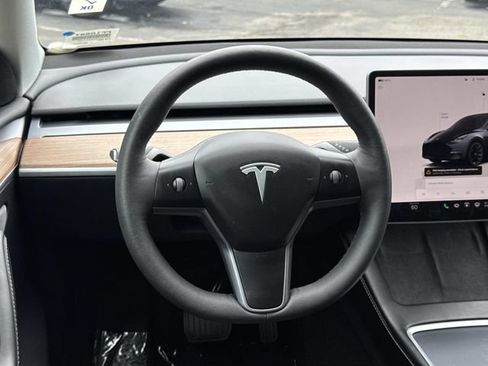 Used 2024 Tesla Model Y Long Range AWD/4WD image 7