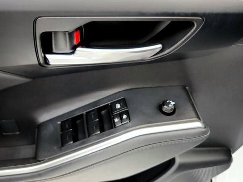 Used 2024 Toyota Highlander XLE AWD/4WD image 24