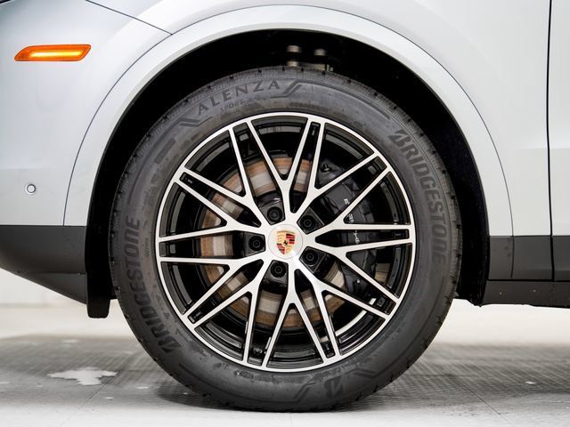 Certified 2026 Porsche Cayenne AWD/4WD image 25