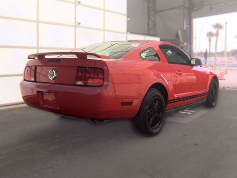 Used 2005 Ford Mustang Premium RWD image 4