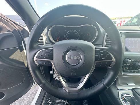 Certified 2021 Jeep Grand Cherokee Laredo w/ Security & Convenience Group AWD/4WD image 16