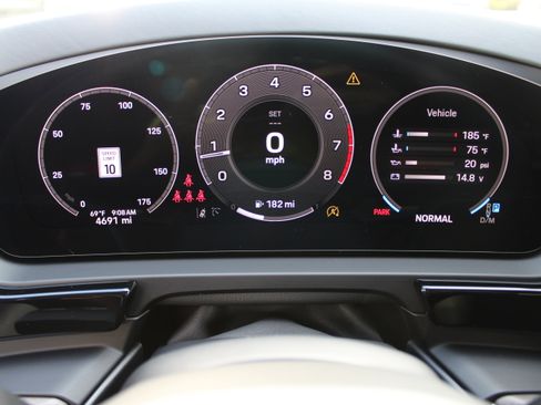 Certified 2025 Porsche Cayenne image 18