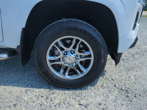 Used 2023 Chevrolet Colorado LT RWD image 12