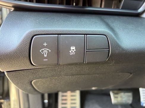 Used 2025 Hyundai Elantra Sport image 15