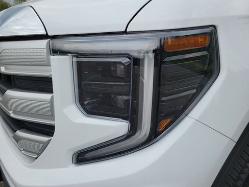 New 2026 GMC Sierra 1500 SLE w/ Preferred Package image 14