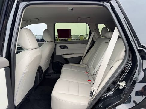 Used 2025 Nissan Rogue SL FWD image 15