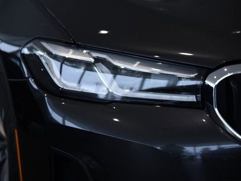 Used 2022 BMW 540i xDrive w/ Premium Package image 6